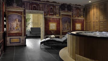 Couples treatment room(s), sauna, hot tub, steam room