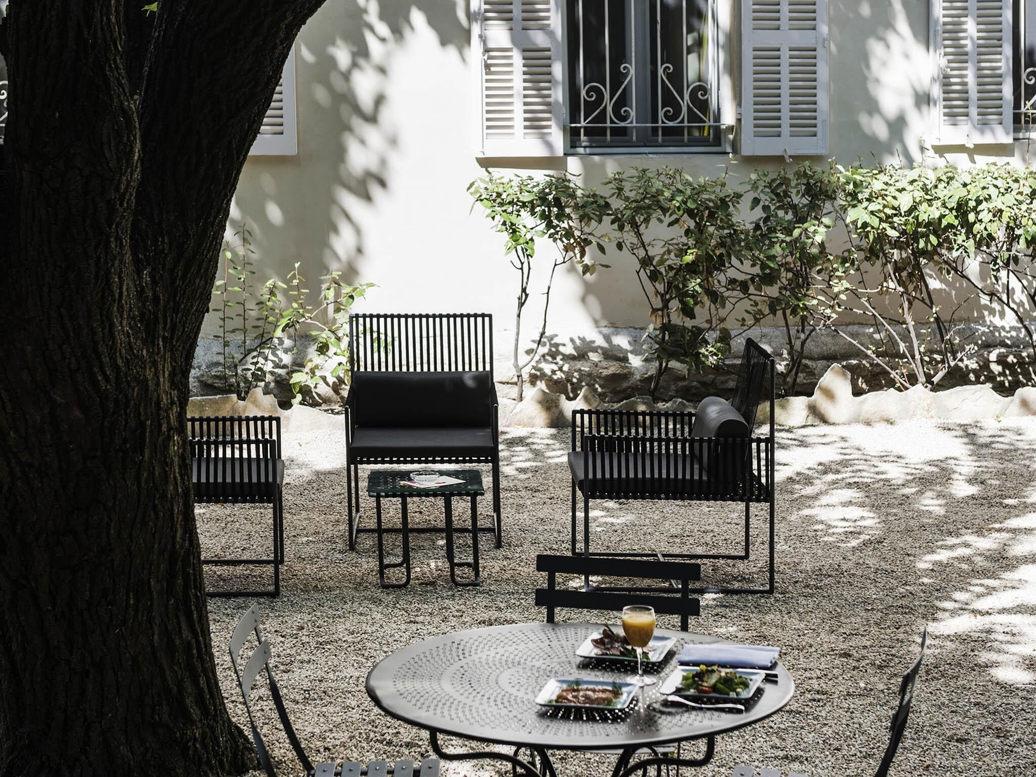 Piscina externa sazonal, funciona das 9h às 20h, espreguiçadeiras