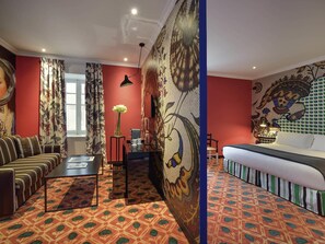 Suite Junior, 1 très grand lit | Literie de qualité, minibar, coffre-fort, décor unique