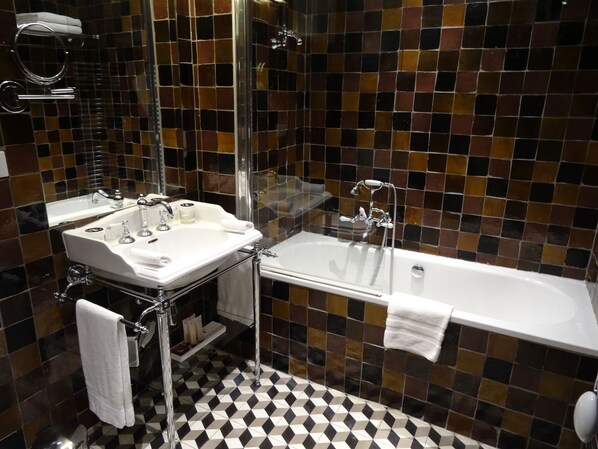 Suite Junior, 1 letto king | Vasca da bagno a immersione totale