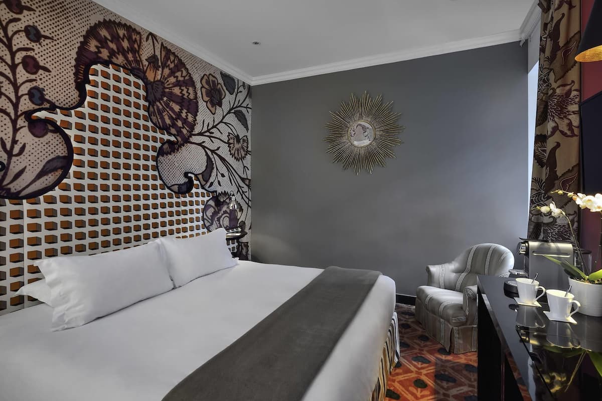 Junior Suite, 1 King Bed | Premium bedding, minibar, in-room safe, individually decorated