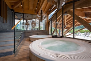 Indoor spa tub