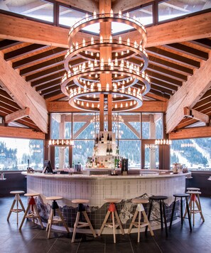 Breakfast, dinner and brunch served - Alpina Eclectic Hotel (Chamonix-Mont-Blanc)