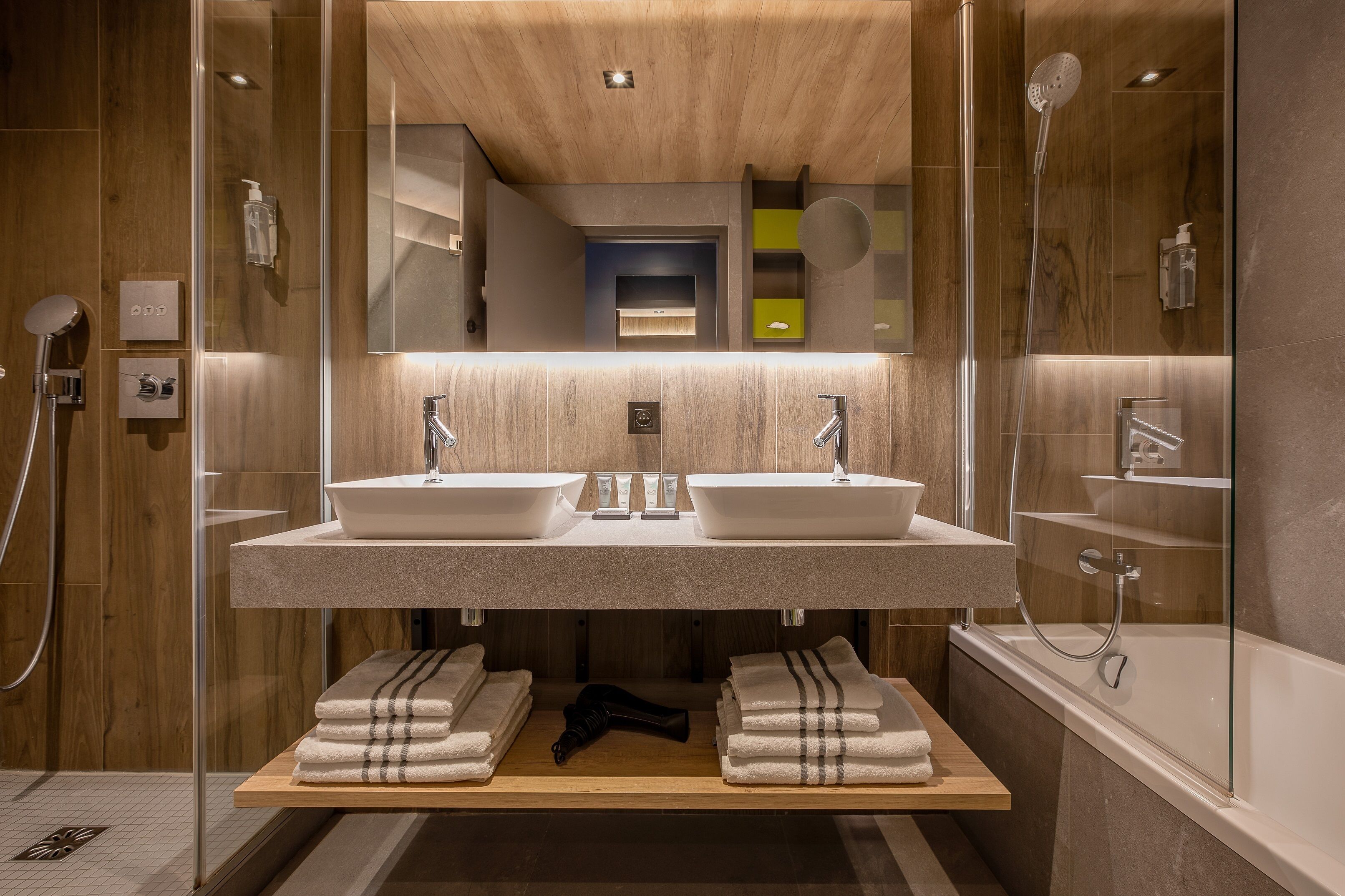 suite with balcony - mont-blanc range view | bathroom | combined shower/bathtub, hair dryer, towels