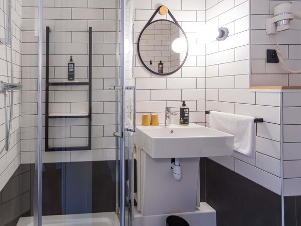 Literie de qualité supérieure, coffres-forts dans les chambres, bureau