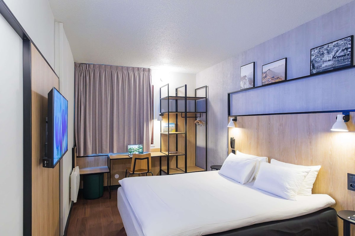 Standard Double Room, 1 Double Bed | Premium bedding, in-room safe, desk, blackout drapes