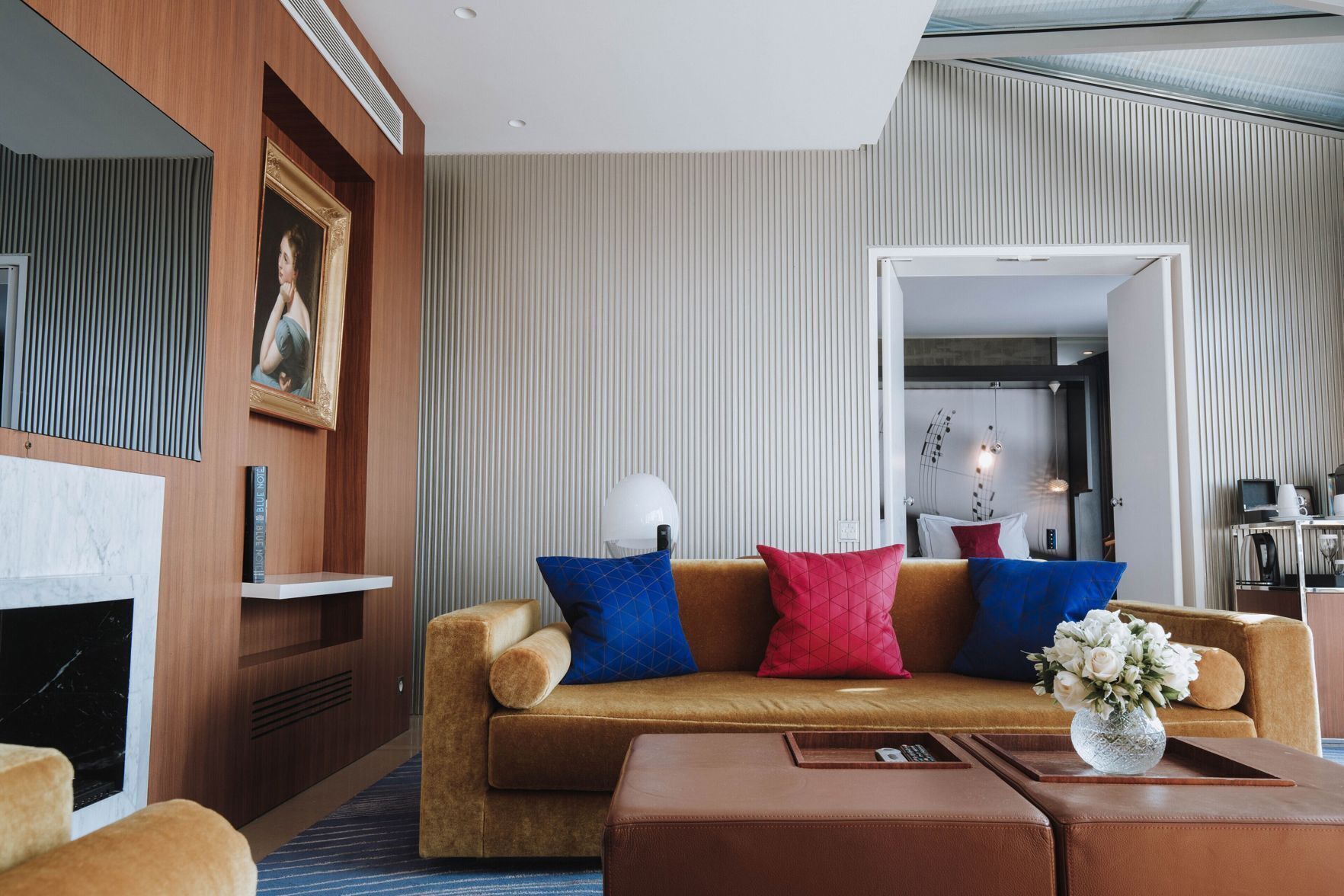 Living area | 46-inch Smart TV with satellite channels, TV, toys
