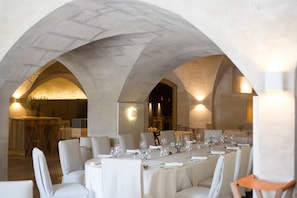 2 restaurants servant le petit déjeuner, spécialités Cuisine française