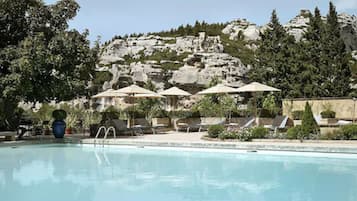 3 piscinas al aire libre, sombrillas, tumbonas