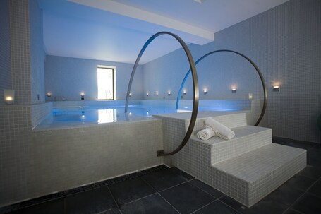 Bañera de hidromasaje interior