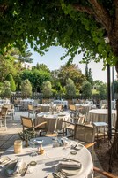 2 εστιατόρια που σερβίρουν πρωινό, μεσημεριανό με γαλλική κουζίνα