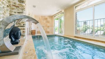Bồn tắm spa trong nhà
