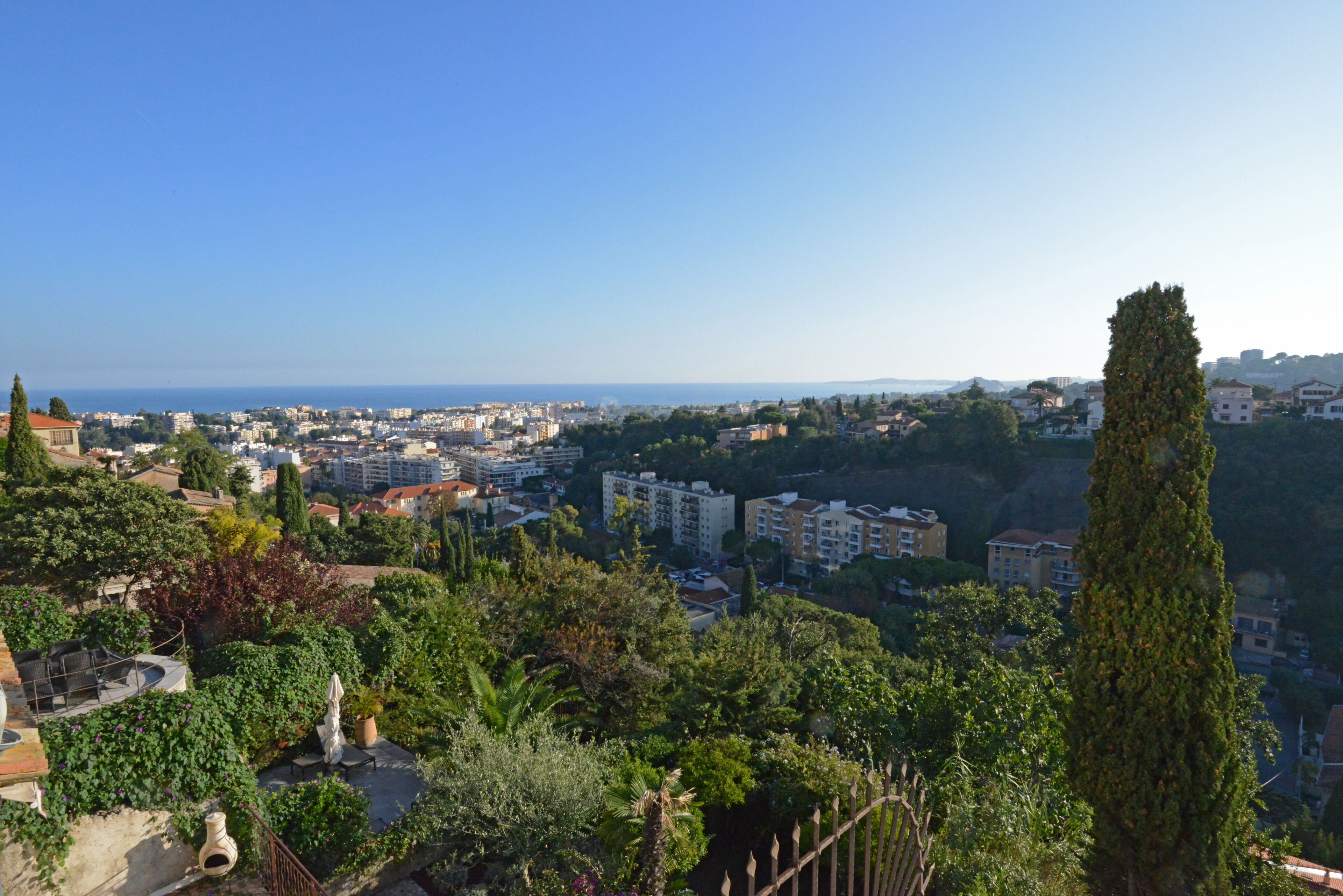 1 bedroom, premium bedding, memory-foam beds, minibar