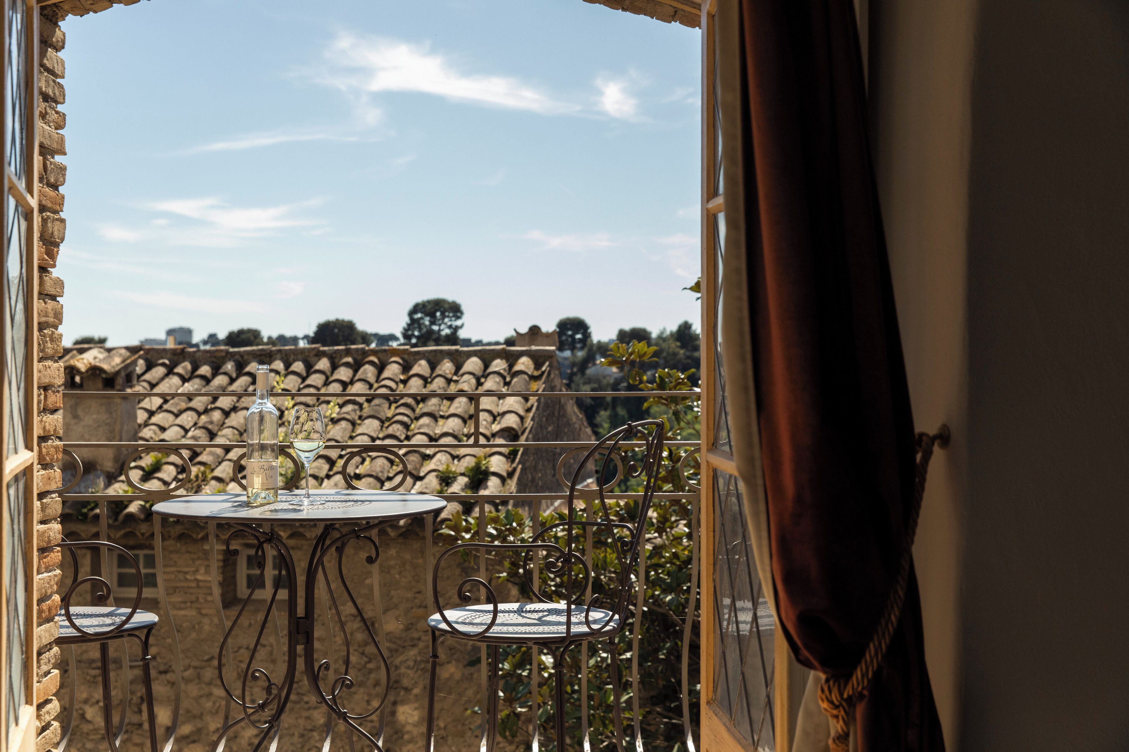 1 bedroom, premium bedding, memory-foam beds, minibar