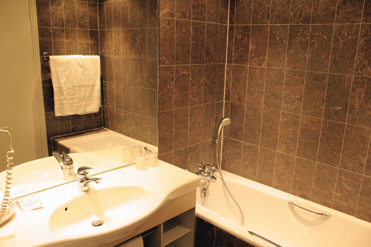 traditional double room | bathroom | combined shower/bathtub, designer toiletries, hair dryer, bathrobes