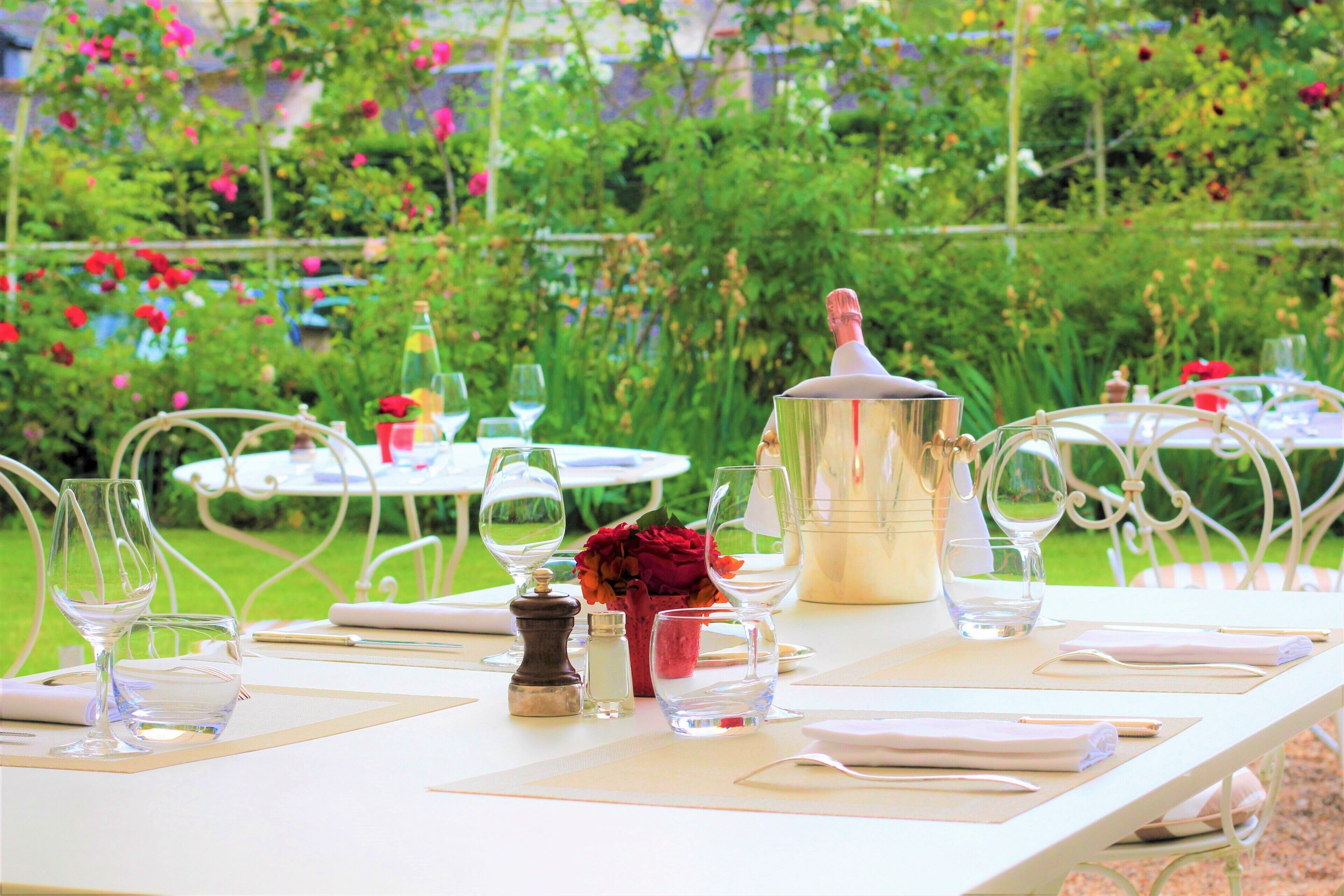 lunch and dinner served, french cuisine