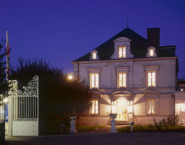 Façade de l’hébergement - soirée/nuit