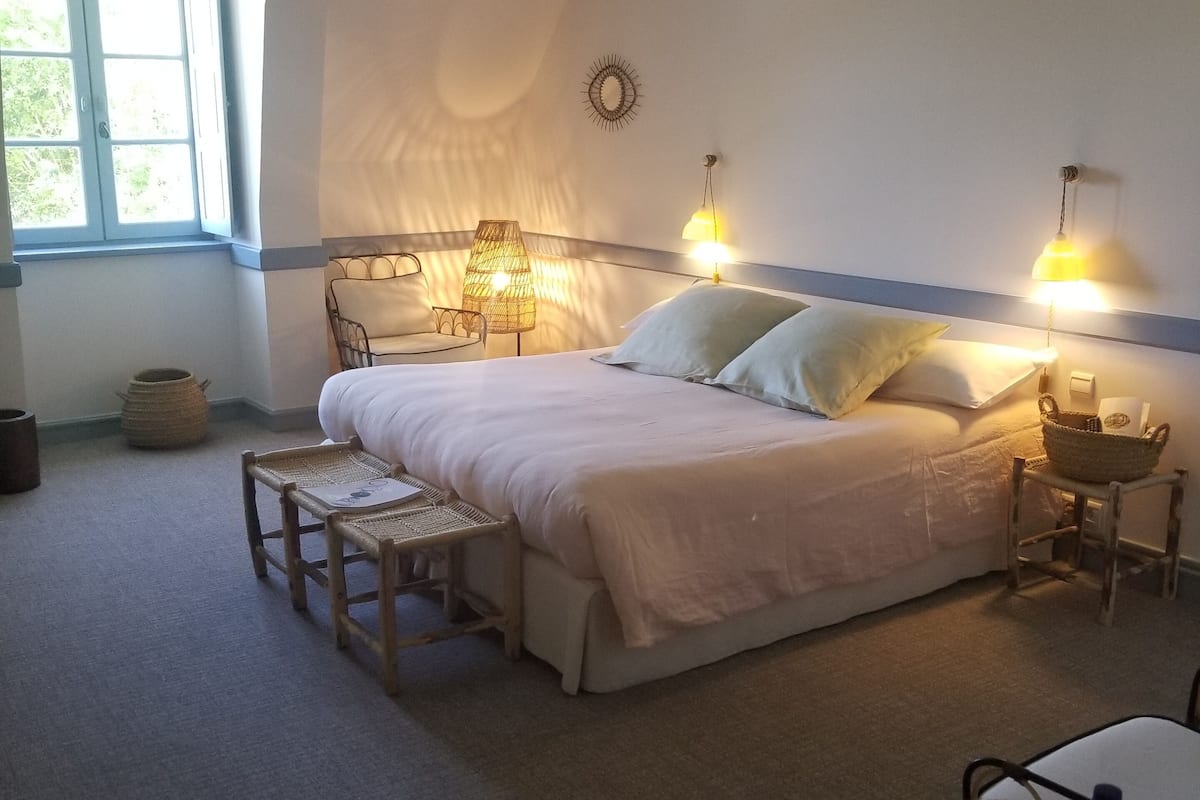 Minibar, in-room safe, individually furnished, free WiFi