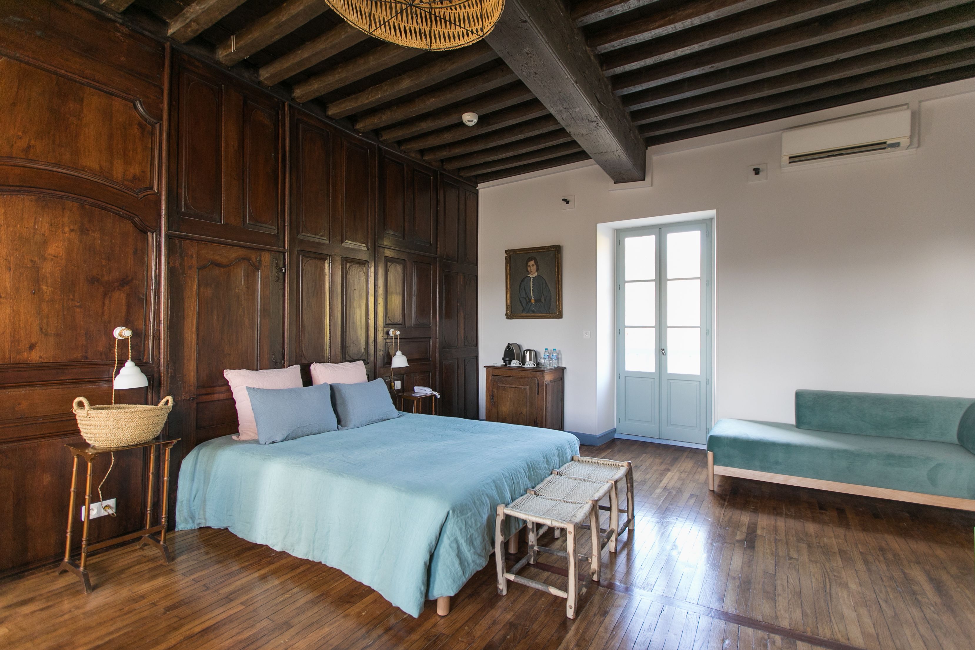 junior suite (maison de l'abbé) | 1 bedroom, minibar, in-room safe, individually furnished