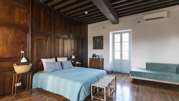 Juniorsvit (Maison de l'Abbé) | Minibar, vÀrdeförvaringsskÄp pÄ rummet, unika möbler och gratis wi-fi