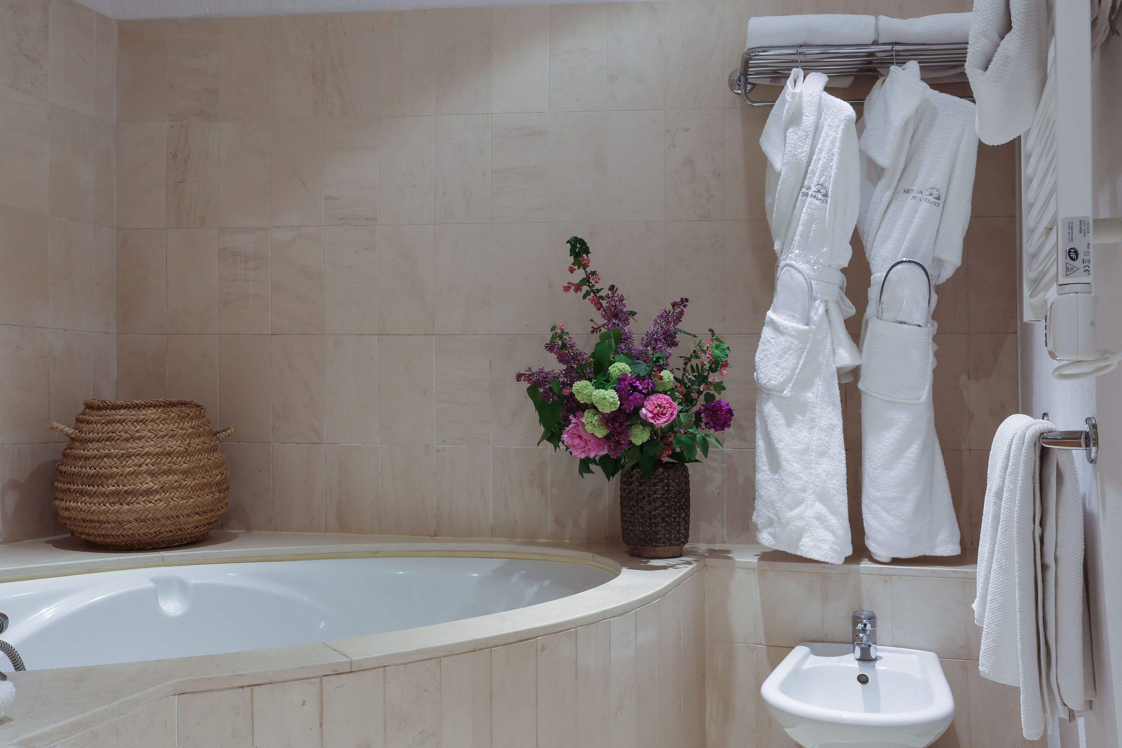 family room (moulin ou maison du meunier) | bathroom | free toiletries, hair dryer, bathrobes, slippers