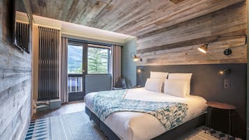 Klassieke kamer, 1 twee- of 2 eenpersoonsbedden, uitzicht op bergen | Een kluis op de kamer, verduisterende gordijnen, geluiddichte muren