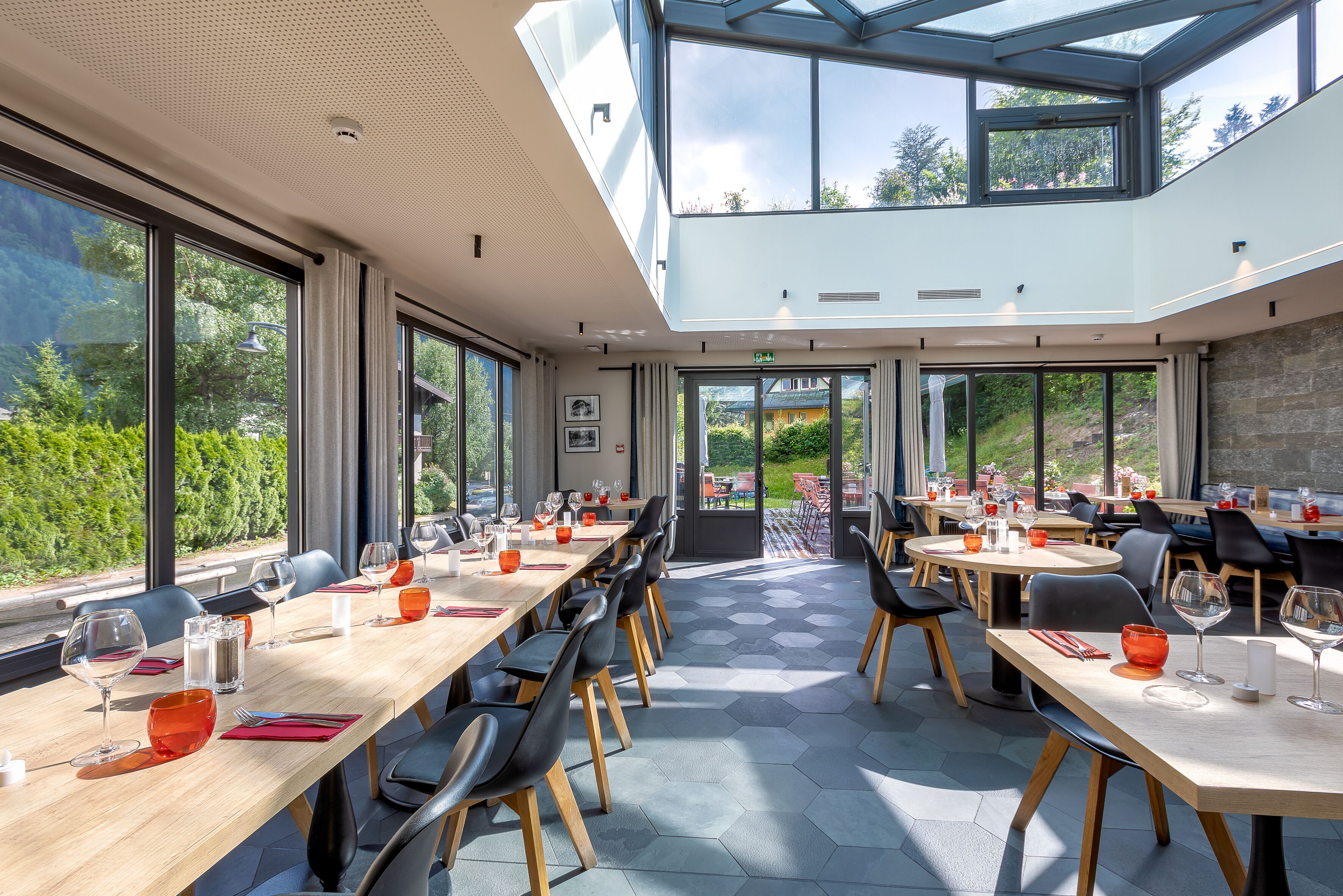 breakfast and dinner served, french cuisine