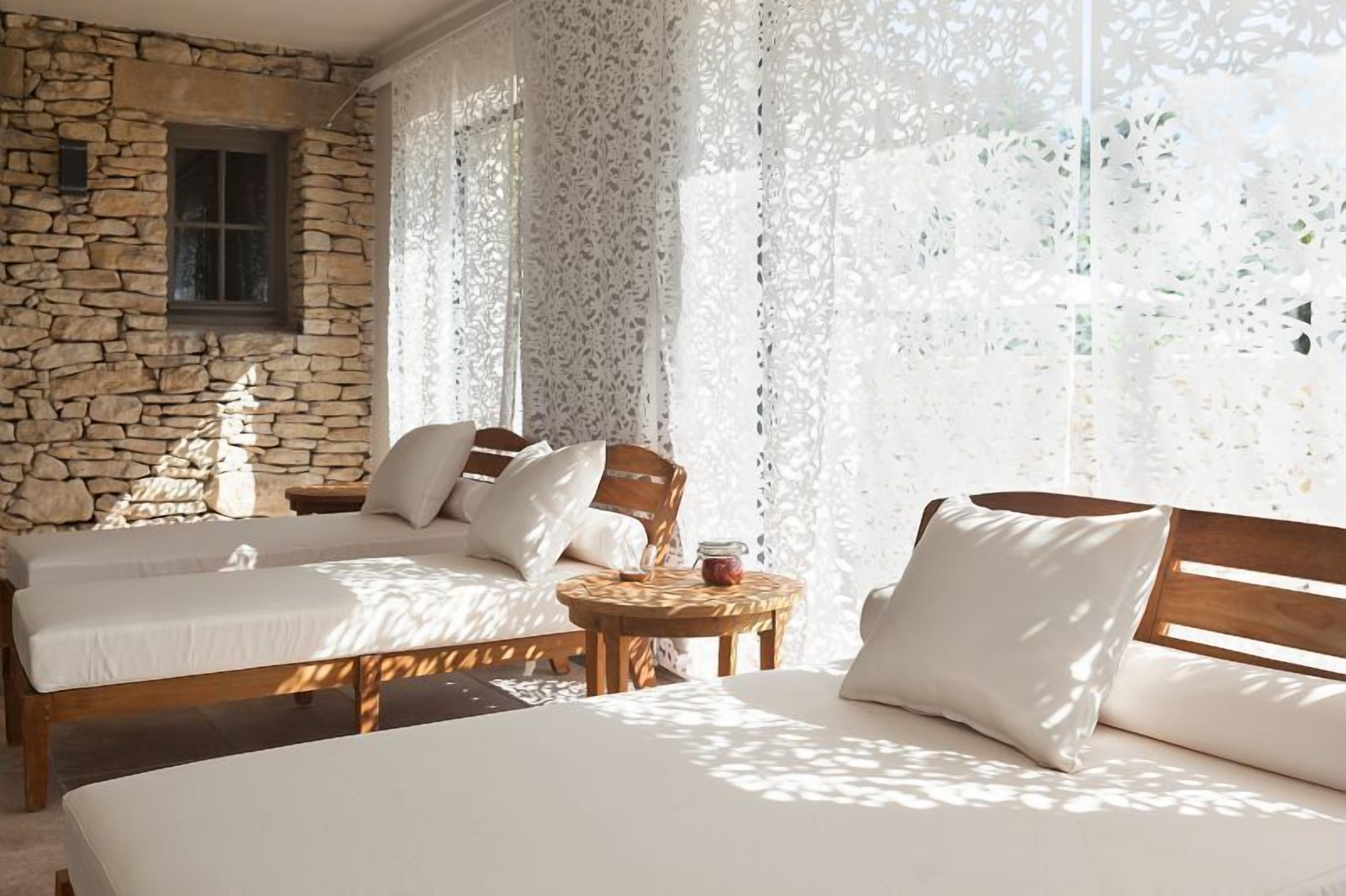 مناطق  معالجة في الهواء الطلق، ساونا، حمام تركي، علاجات للجسم