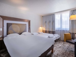 Superior kamer, 1 queensize bed met slaapbank | Luxe beddengoed, een minibar, een kluis op de kamer, een bureau