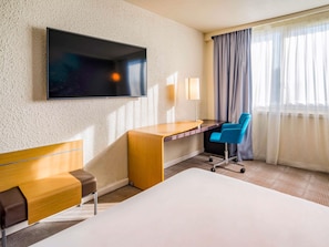 1 bedroom, premium bedding, minibar, in-room safe