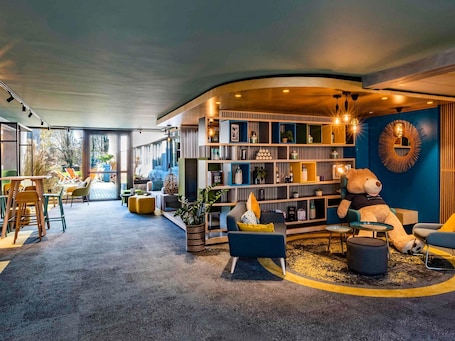 Bar de deportes. Novotel Le Mans