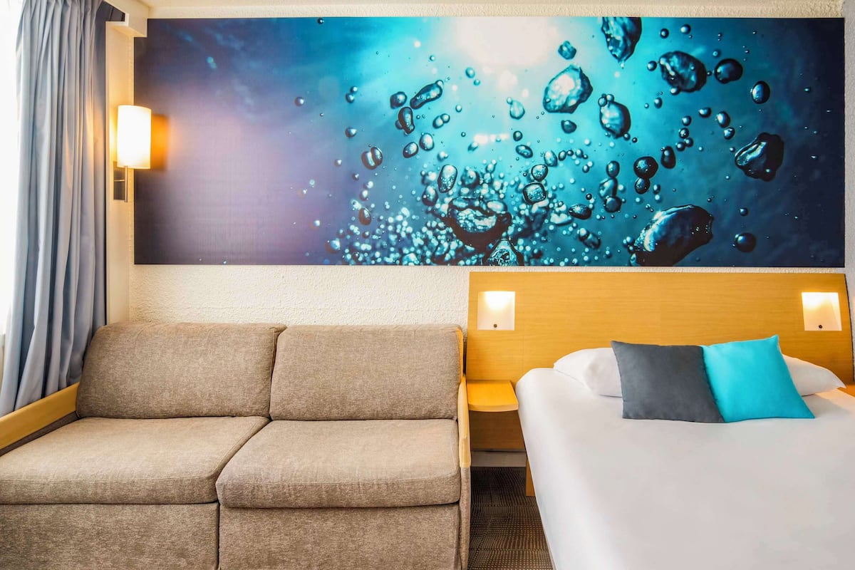 1 bedroom, premium bedding, minibar, in-room safe