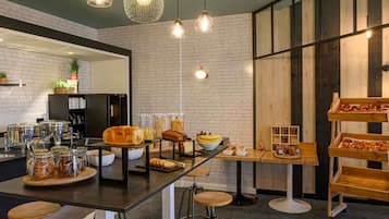 Tägliches Frühstücksbuffet gegen Gebühr
