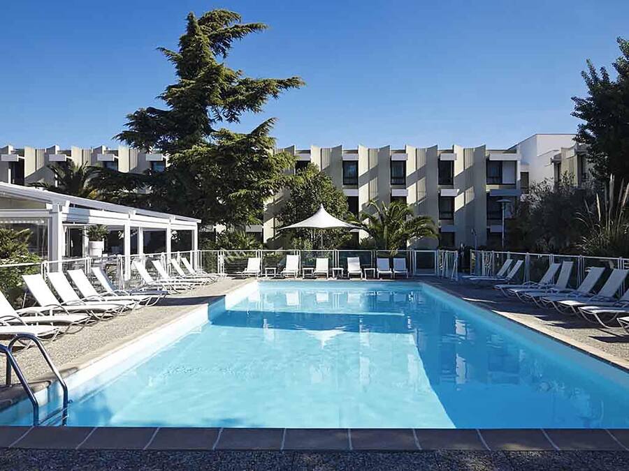 Outdoor pool, open 10:00 AM to 8:00 PM, pool umbrellas, sun loungers