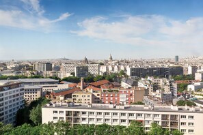 Suite, 1 chambre | Vue sur la ville depuis l’hébergement