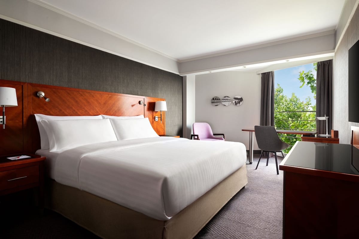 Habitación Deluxe, 1 cama de matrimonio grande | 1 dormitorio, ropa de cama de alta calidad, edredones de plumas