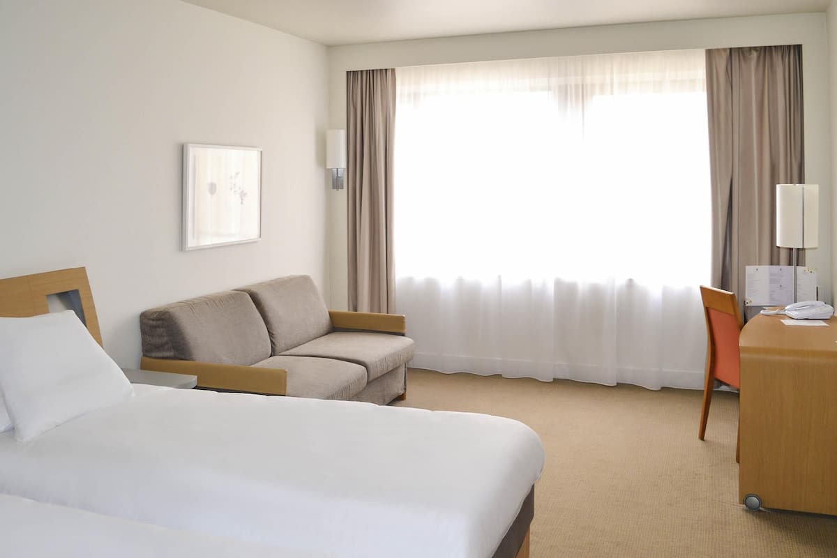 Superior Twin Room, 2 Twin Beds | Premium bedding, free minibar, in-room safe, desk