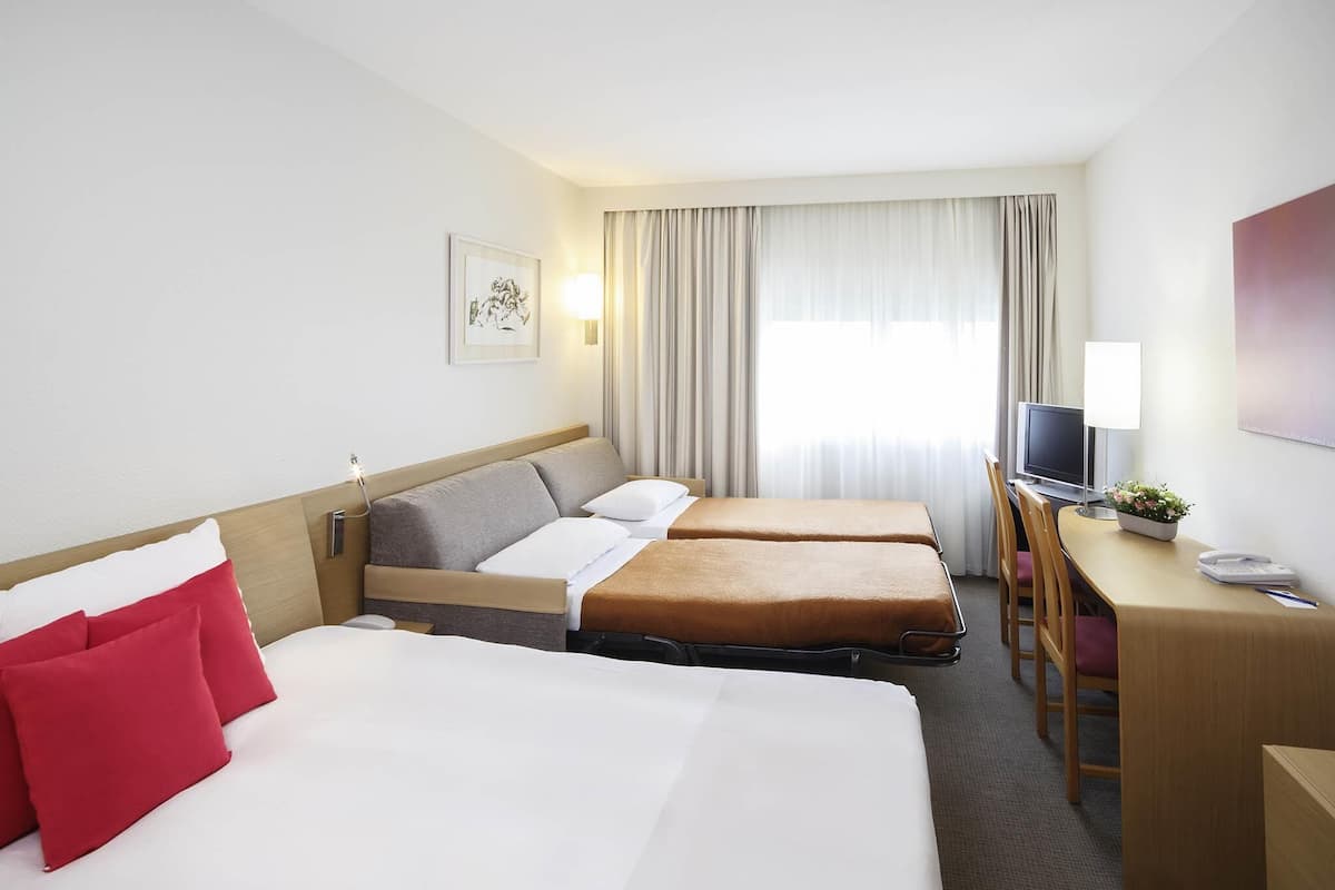 Superior Room, 1 Queen Bed with Sofa bed | Premium bedding, minibar, in-room safe, desk