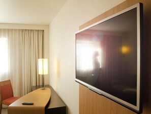 Superior Room, 1 Queen Bed with Sofa bed | Premium bedding, free minibar, in-room safe, desk