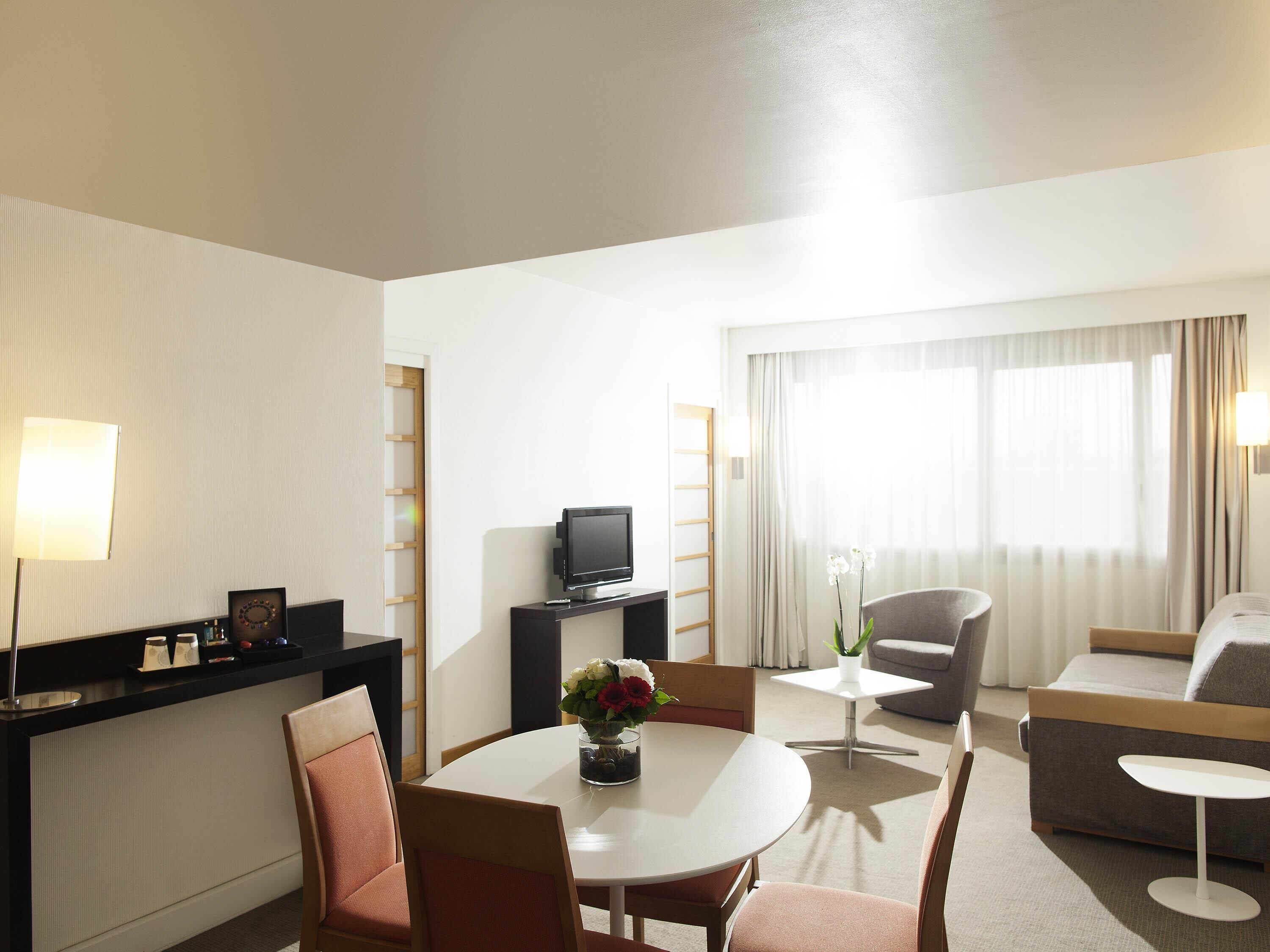 Premium bedding, free minibar, in-room safe, desk