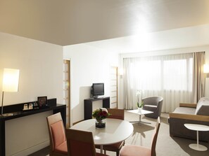 Suite – superior, 1 queensize-seng med sovesofa | Sengetøy av topp kvalitet, minibar, safe på rommet og skrivebord