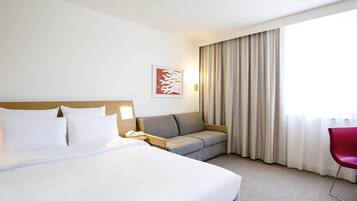 Habitación superior, 1 cama Queen size y sofá cama | Ropa de cama de alta calidad y minibar