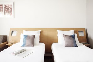 Superior Twin Room, 2 Single Beds | Premium bedding, free minibar, in-room safe, desk