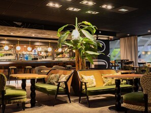 Serveert ontbijt, lunch, Franse gerechten, uitzicht op het zwembad 