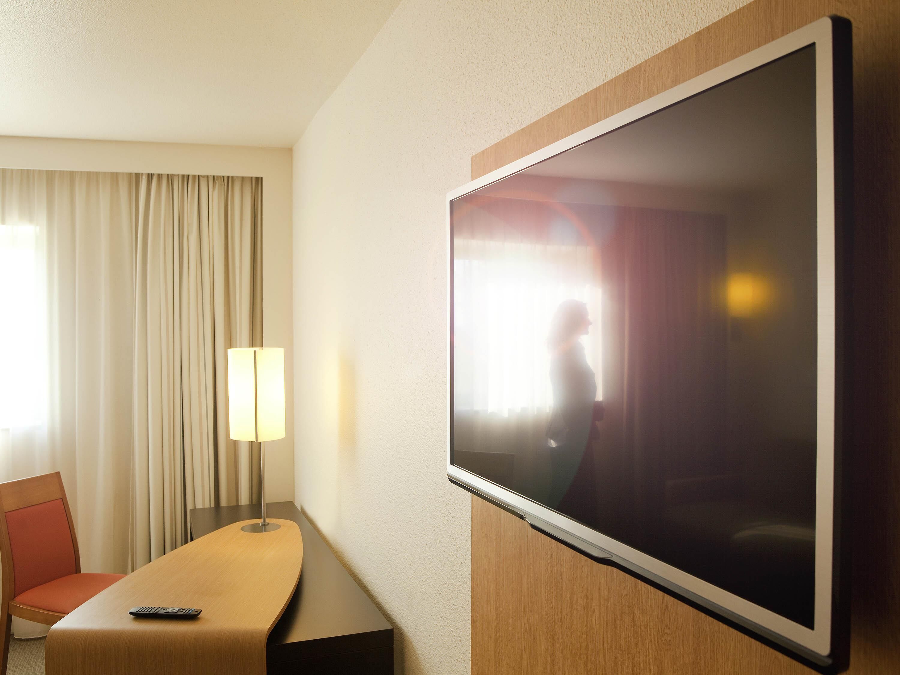 Premium bedding, free minibar, in-room safe, desk