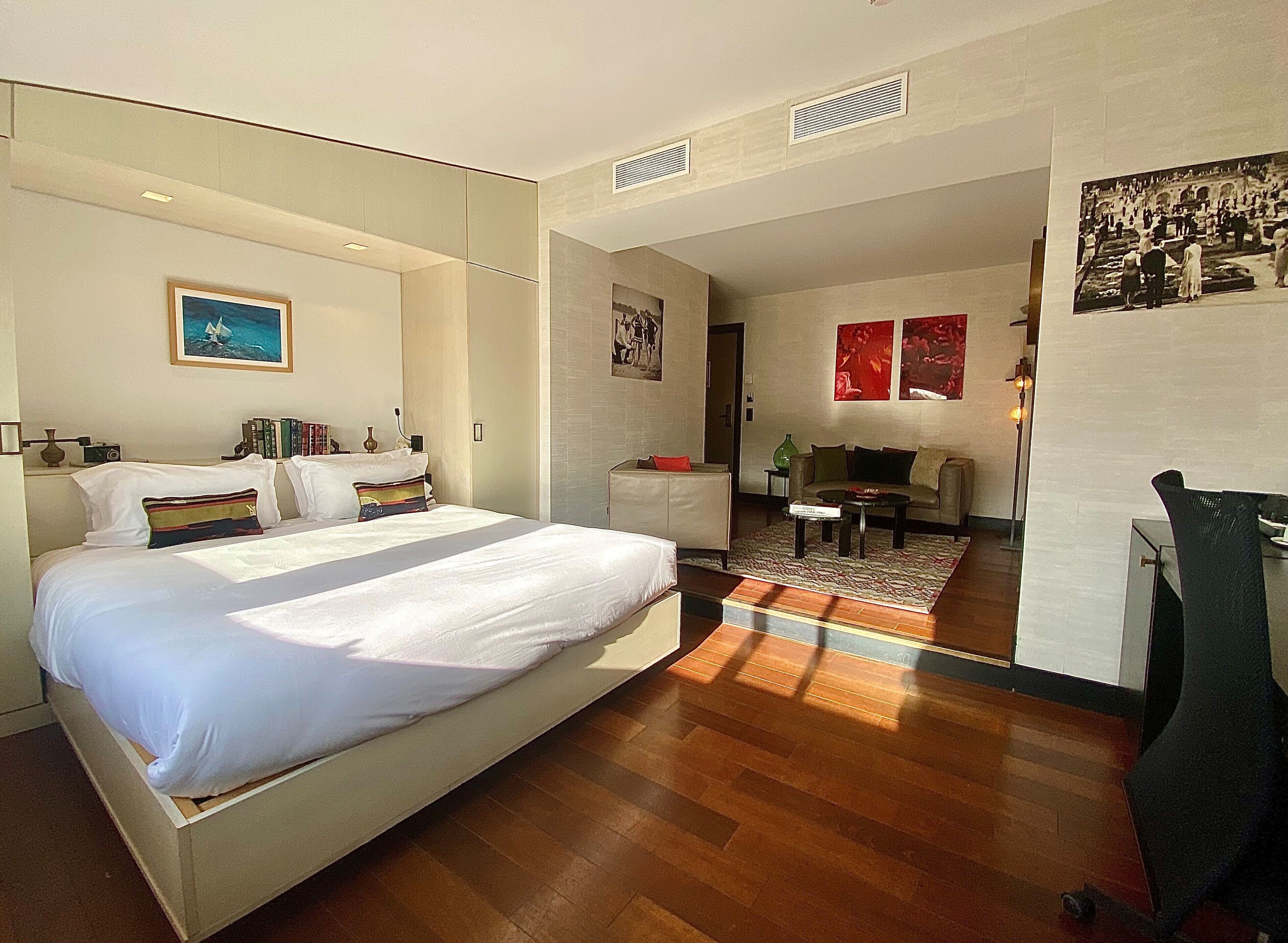 Junior Suite | Minibar, in-room safe, soundproofing, iron/ironing board