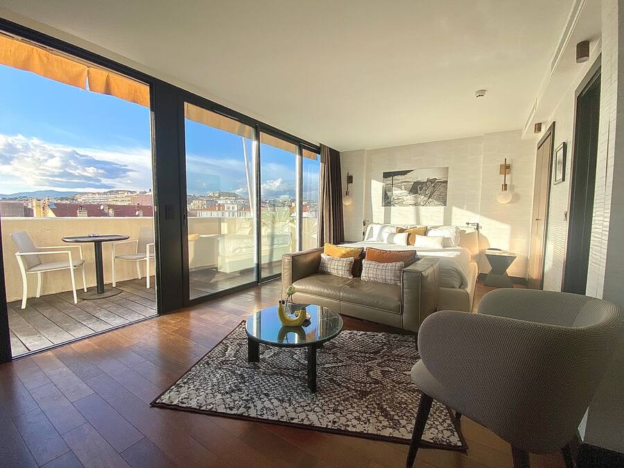 Suite | Minibar, safe på rommet, lydisolert og strykejern/-brett