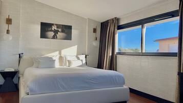 Minibar, in-room safe, soundproofing, iron/ironing board