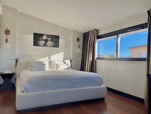 Minibar, värdeförvaringsskåp på rummet och ljudisolering