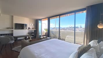 Kamer | Een minibar, een kluis op de kamer, geluiddichte muren